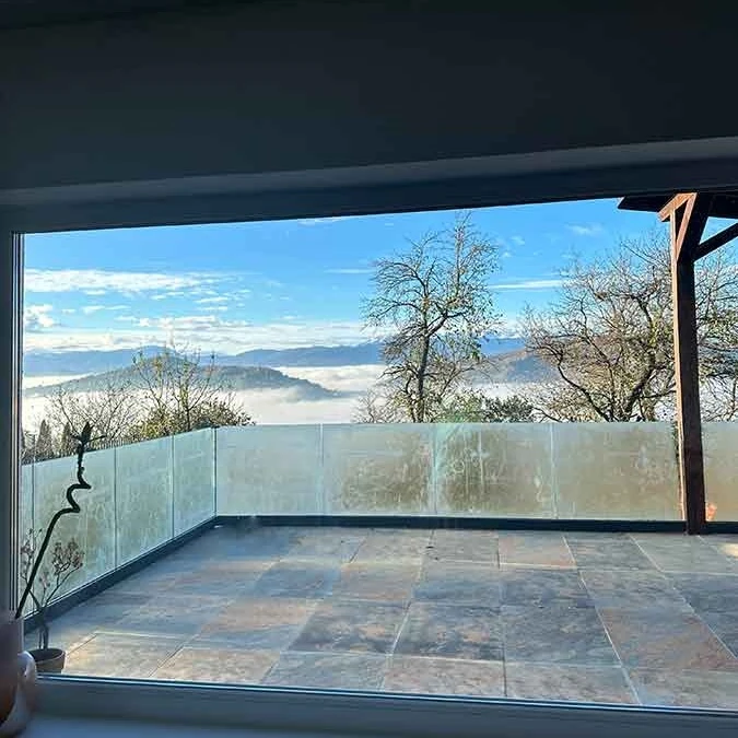 zamarznięty taras zimą.webp